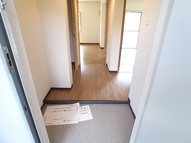 フローラル宝塚の玄関写真