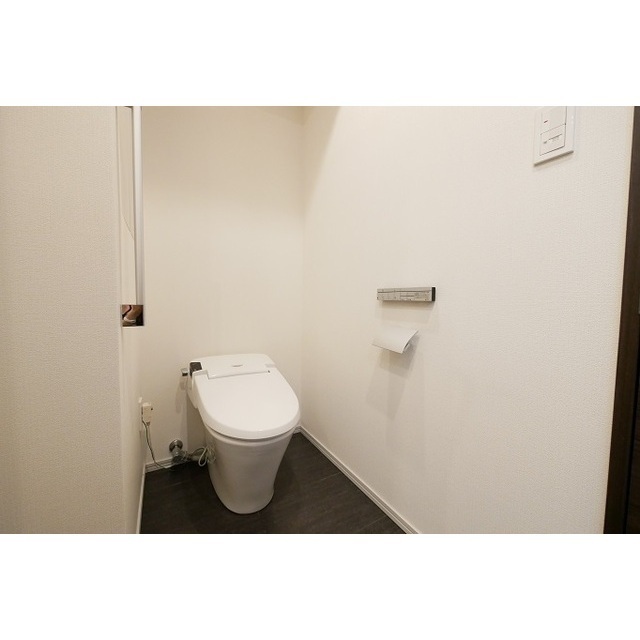 コンフォリア新宿イーストサイドタワーのトイレ写真