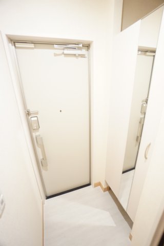 玄関　※同物件・同タイプの写真です。