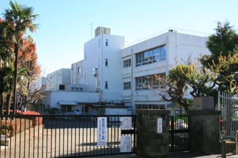 小学校　狛江市立狛江第一小学校（小学校）まで1009m