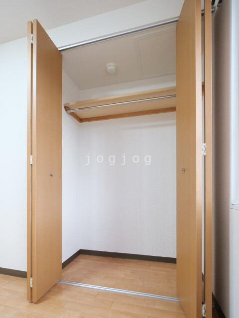 収納　ポール付きで棚付き☆