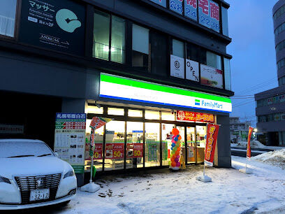 コンビニ　ファミリーマート白石バスターミナル前店（コンビニ）まで117m