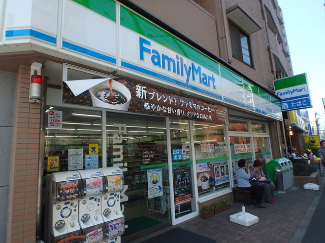 コンビニ　ファミリーマート江東東砂店（コンビニ）まで689m