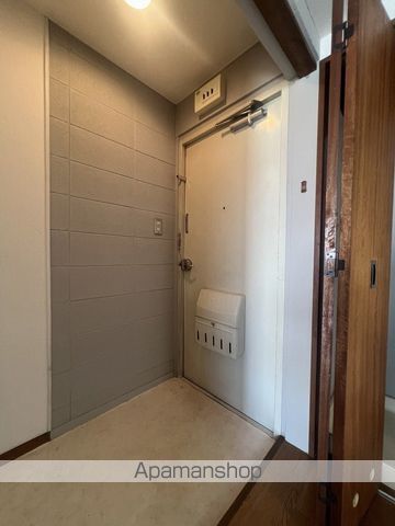 阪急宝塚線 中津駅 徒歩7分 7階建 築42年の玄関写真