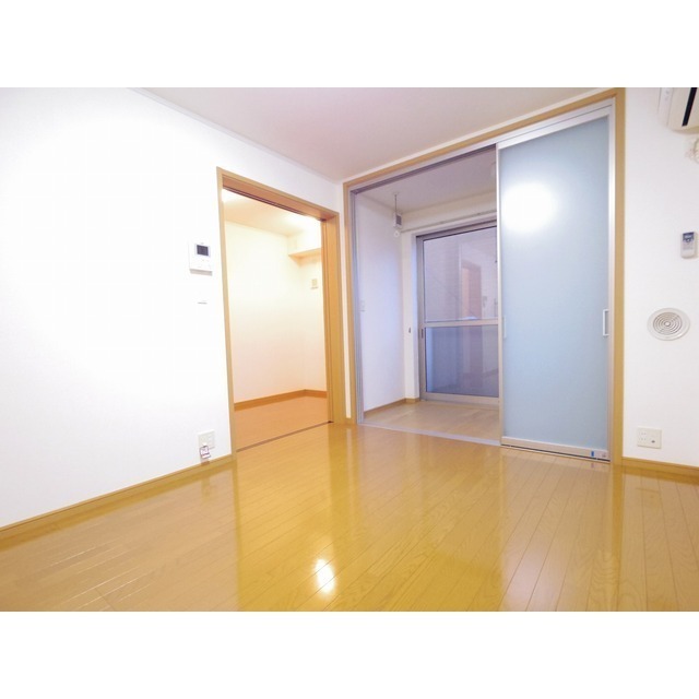 フィオーレ本郷の居間写真