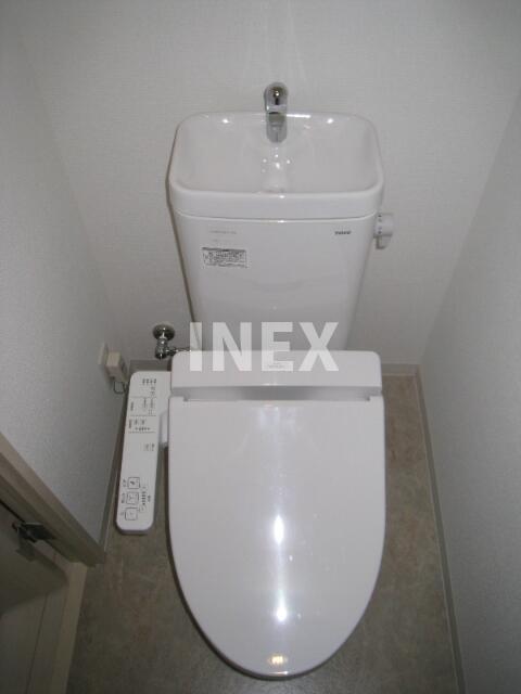 東急東横線 白楽駅 徒歩5分 6階建 築10年のトイレ写真
