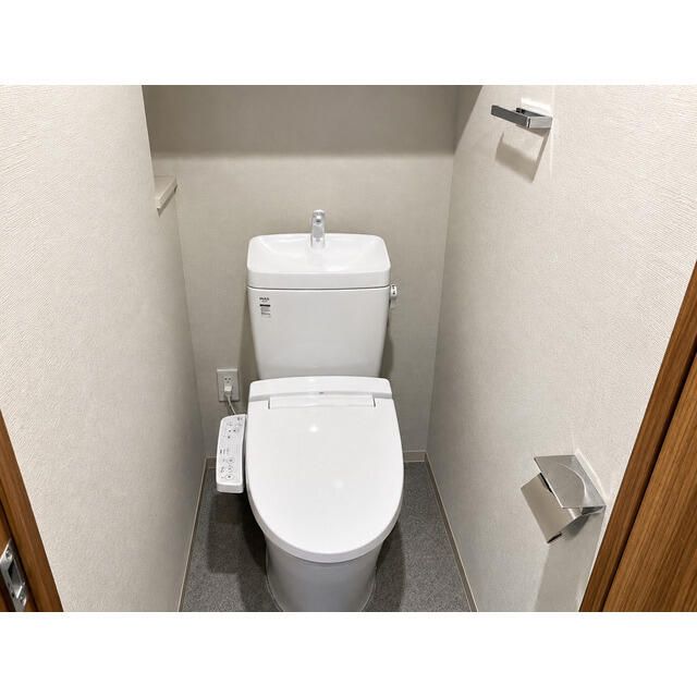 京王線 上北沢駅 徒歩3分 4階建 築4年のトイレ写真