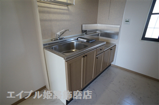キッチン　写真は反転のお部屋です