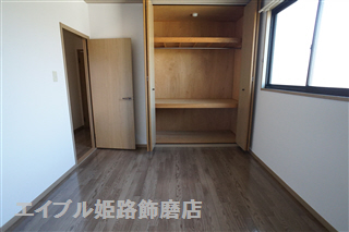 収納　写真は反転のお部屋です