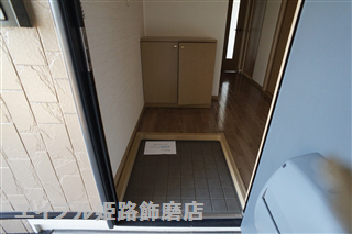 玄関　写真は反転のお部屋です