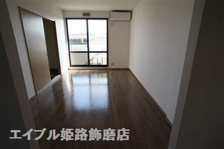 居室・リビング　写真は反転のお部屋です
