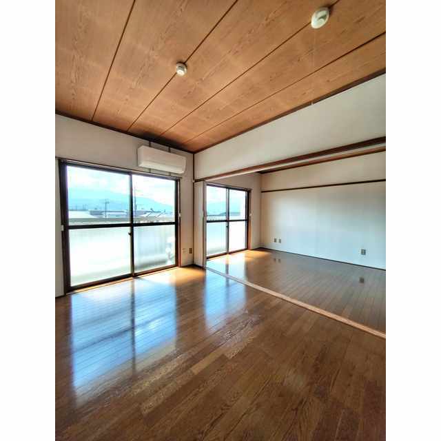 コーポ中沢1号館の居間写真