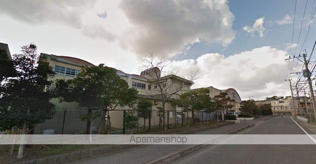 小学校　福岡市立小学校三苫小学校（小学校）まで648m