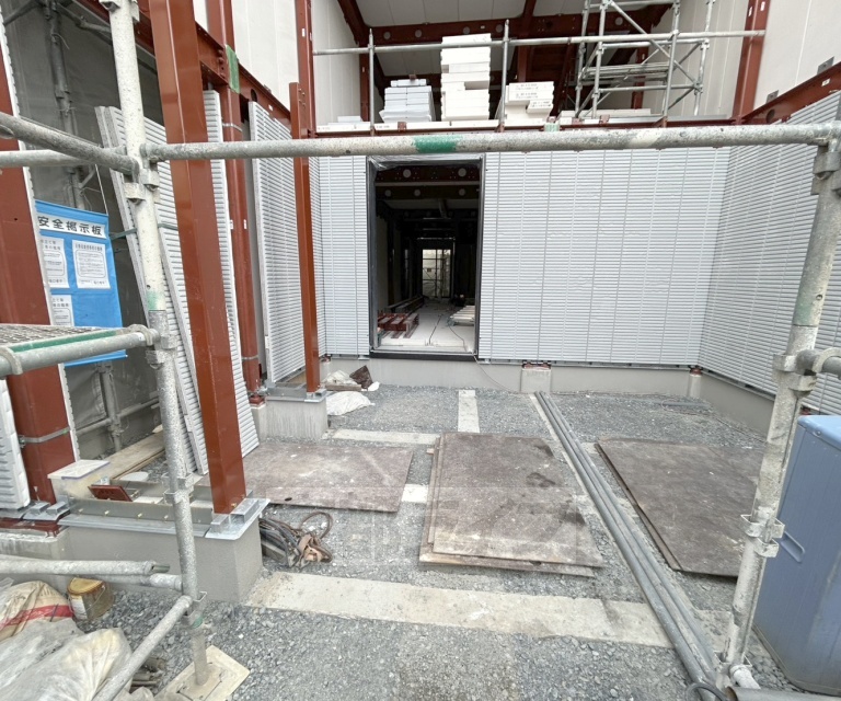 エントランス　・建築中