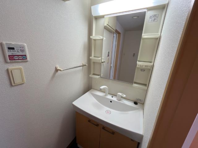 洗面設備　使いやすい洗面所です