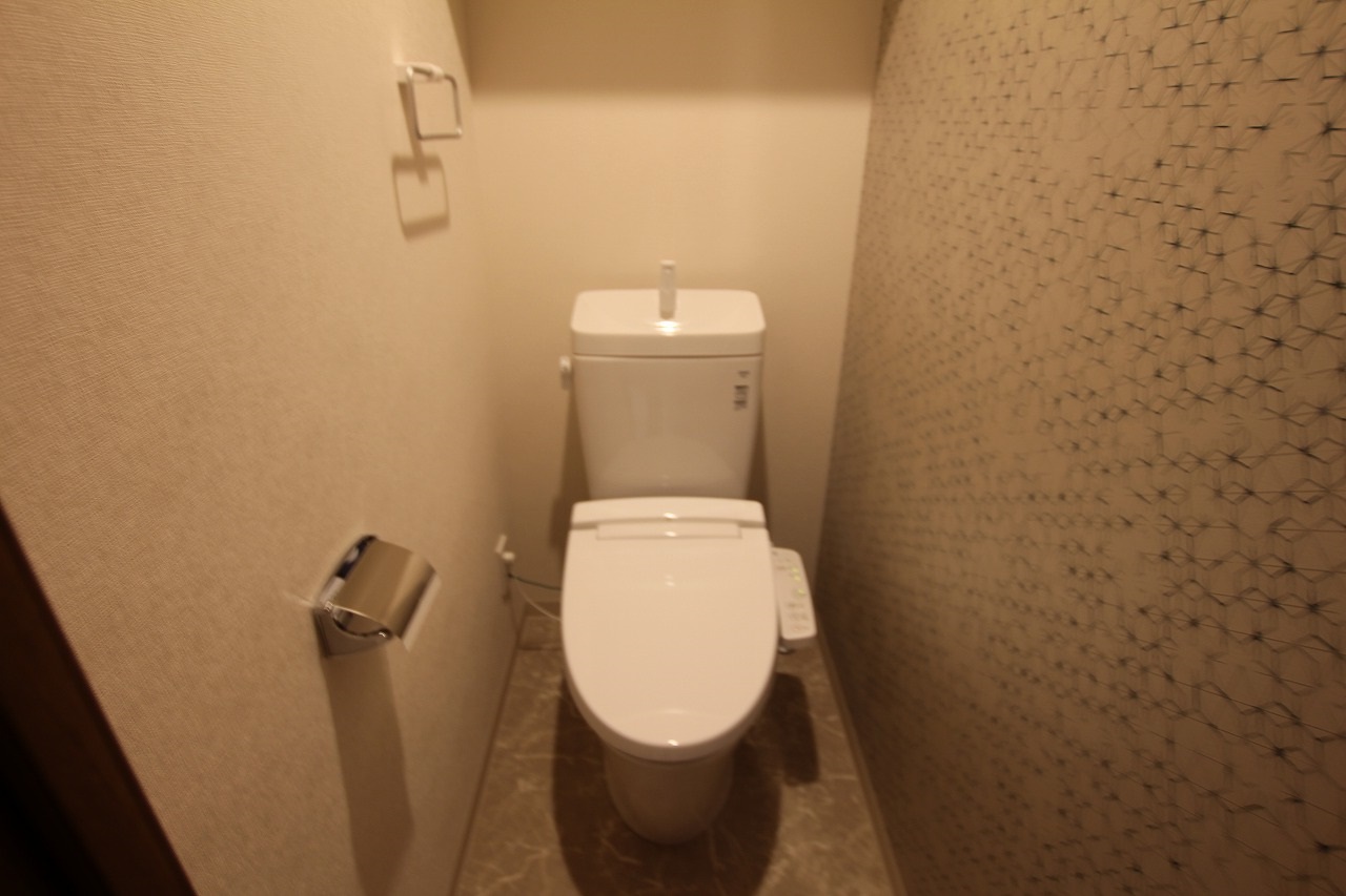 ＪＲ山陽本線 福山駅 徒歩10分 15階建 築4年のトイレ写真