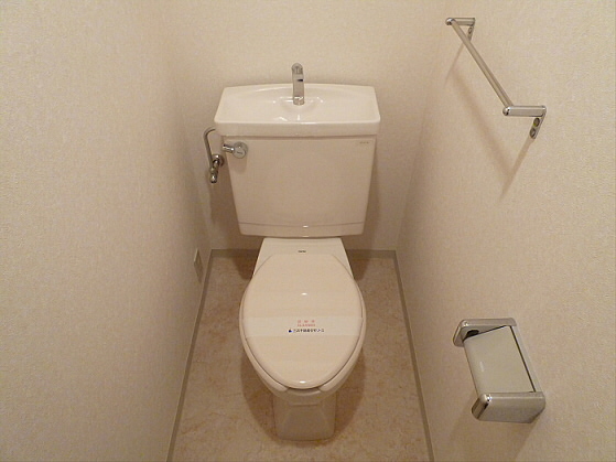 京王線 中河原駅 徒歩2分 5階建 築32年のトイレ写真