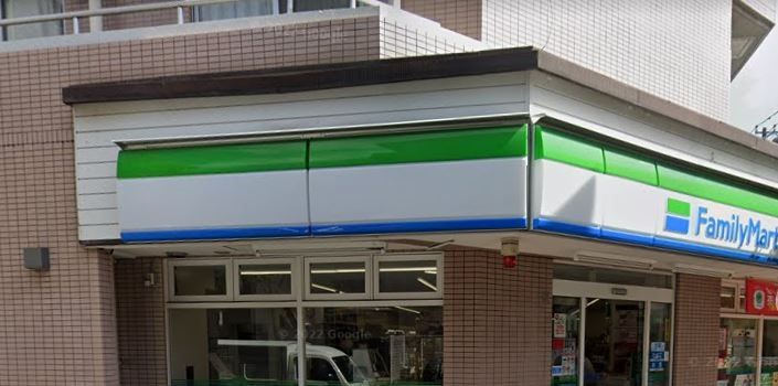 コンビニ　ファミリーマート大森北店（コンビニ）まで390m