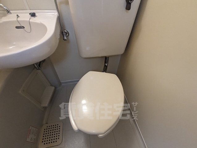 京阪京津線 四宮駅 徒歩7分 3階建 築37年のトイレ写真