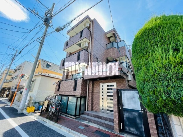 建物外観　駅前の２４時間営業スーパーに寄ってから帰宅できる立地