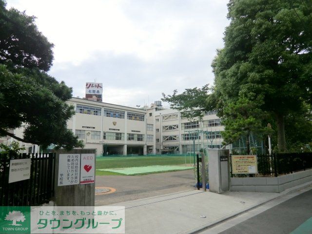 小学校　荒川区立第二瑞光小学校（小学校）まで817m