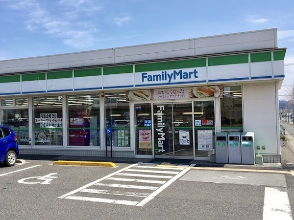 コンビニ　ファミリーマート鳥取鉄工センター店（コンビニ）まで1092m