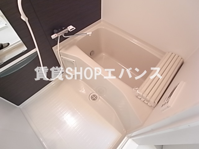 バス・シャワールーム　コンパクトで使いやすいお風呂です