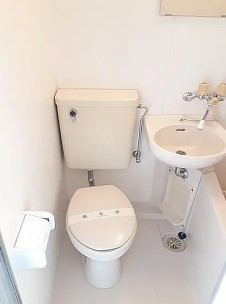 ＪＲ京浜東北線 横浜駅 徒歩15分 9階建 築39年のトイレ写真