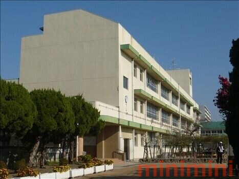小学校　茨木市立天王小学校（小学校）まで774m
