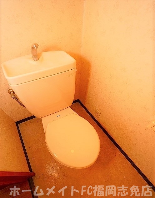 地下鉄空港線 福岡空港駅 2階建 築28年のトイレ写真