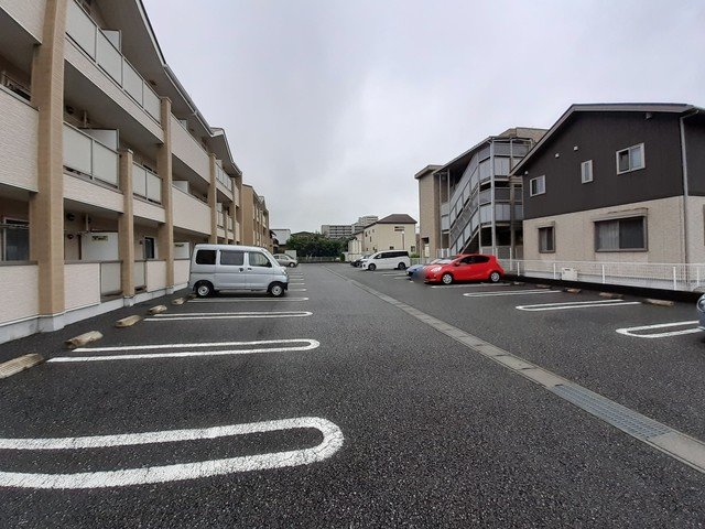 駐車場　駐車場完備です