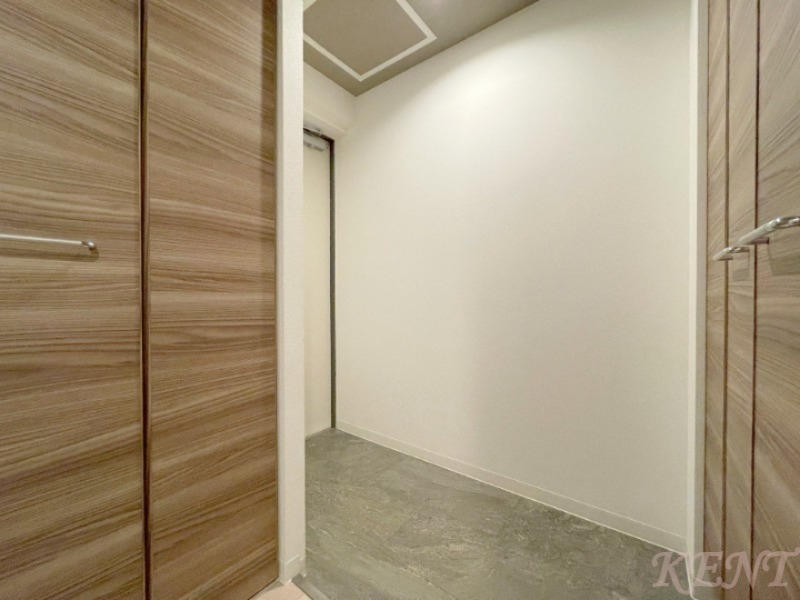 シャイニングWest Field IIの玄関写真