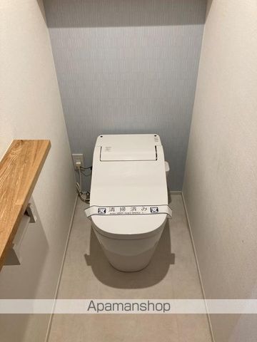 弦巻戸建のトイレ写真