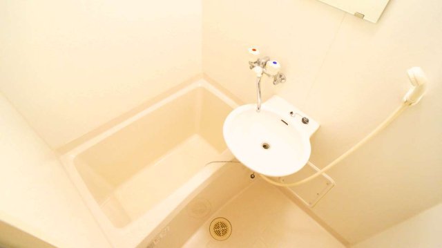 バス・シャワールーム　トイレと別なのでゆったり入っていただけます