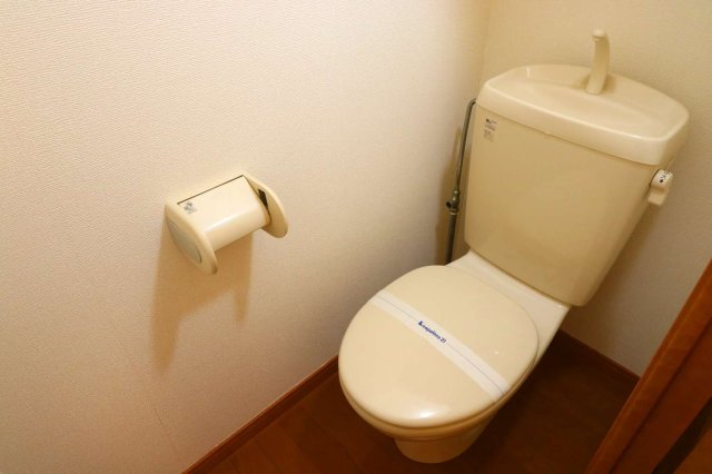 トイレ　バスルーム・トイレの独立設計で快適です