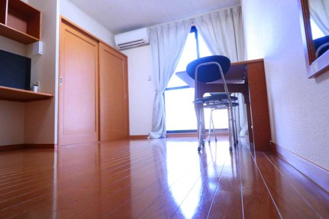その他部屋・スペース　2階は絨毯張りとなっております
