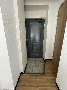 B,z Stage 8の玄関写真