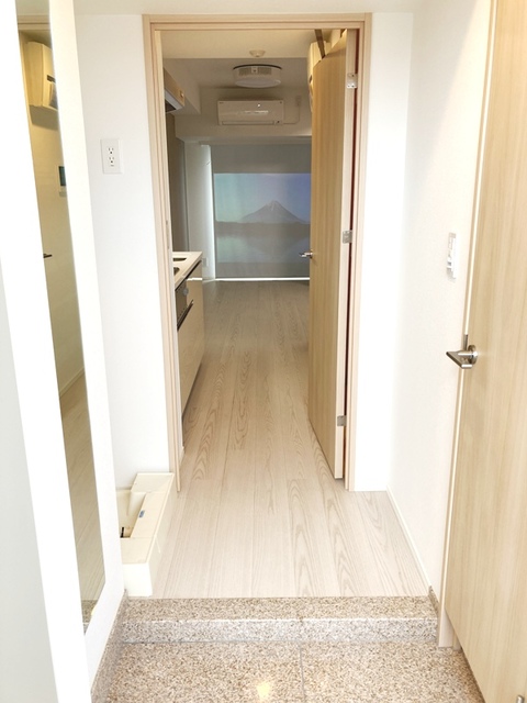 玄関　※写真は同タイプ住戸です。