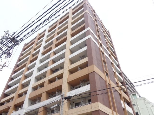 建物外観　駅から徒歩4分