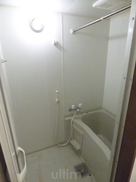 バス・シャワールーム　※別のお部屋の写真です