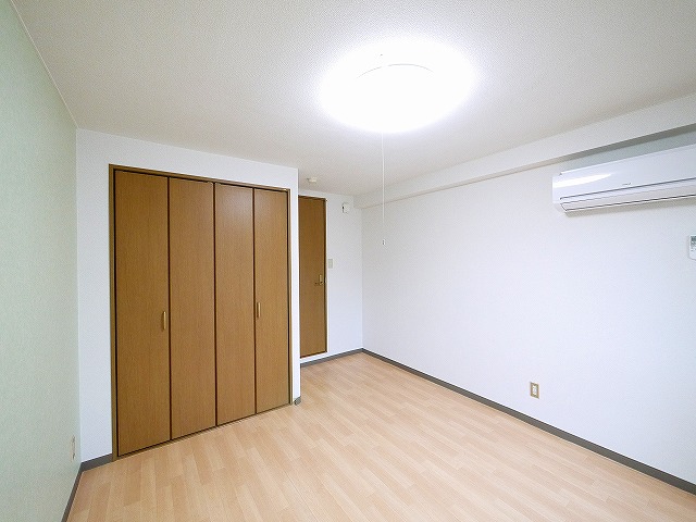 その他部屋・スペース　広くて明るい寝室