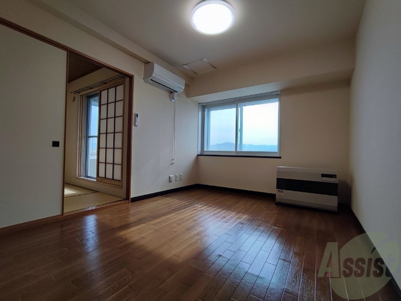 居室・リビング　広くてキレイなお部屋が広がっていて、充実した生活が送れそう。