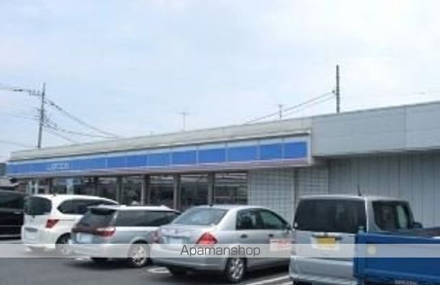 コンビニ　セブンイレブン（コンビニ）まで736m
