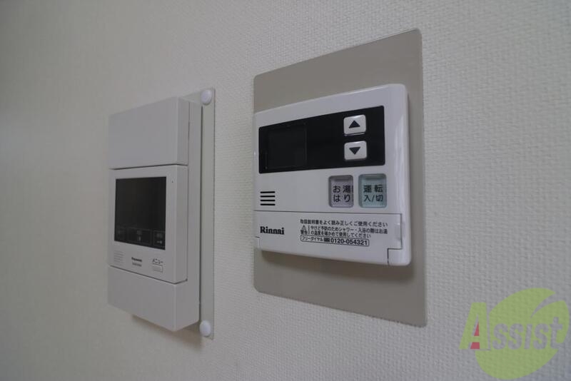 セキュリティ　モニター付きのインターフォンついてます