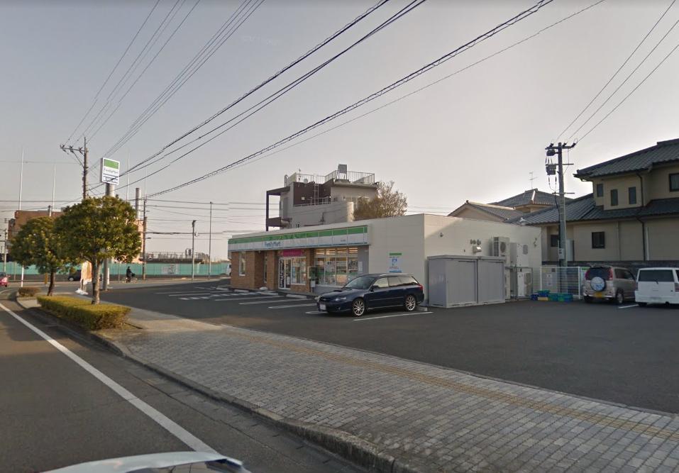 コンビニ　ファミリーマート大坪西店（コンビニ）まで589m