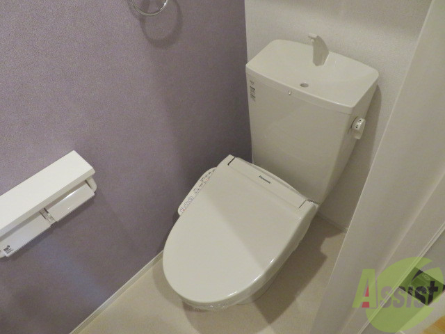 トイレ　ウォシュレット機能がついたトイレです。安心して使用できますね