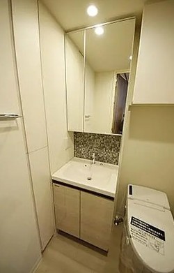 洗面設備　写真は同タイプ住居です。