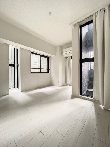居室・リビング　2面採光のお部屋です