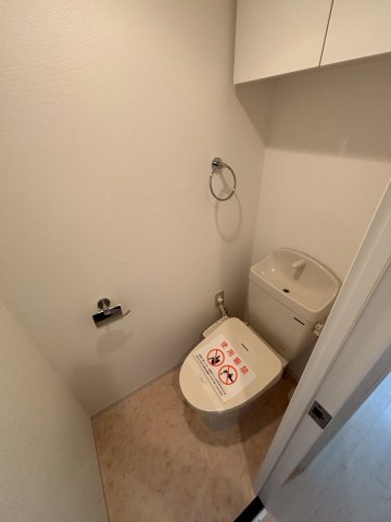 トイレ　同物件別部屋写真