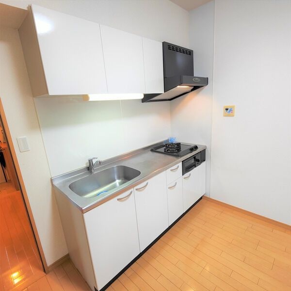 キッチン　※写真は同じマンションの違う部屋のものになります。